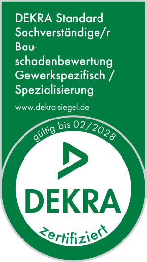 DEKRA-Zertifikat für Bauschadenbewertung. Grün-weißes Design. Gültig bis 02/2028.