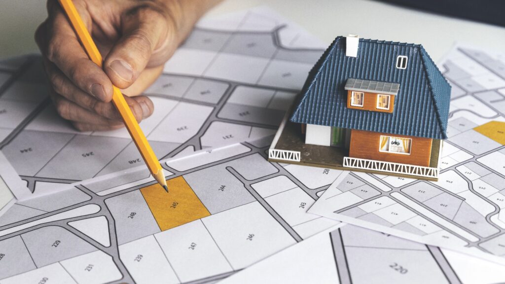 Wählen Sie auf dem Katasterplan ein Baugrundstück für den Hausbau aus